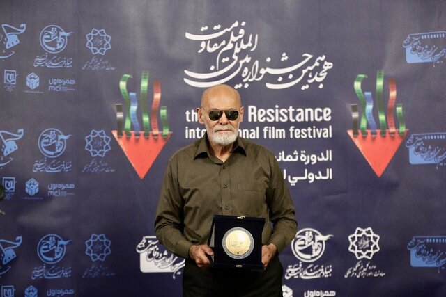 تجلیل از جمشید هاشمپور، احمدرضا درویش و مجید انتظامی در شبی برای سینمای مقاومت